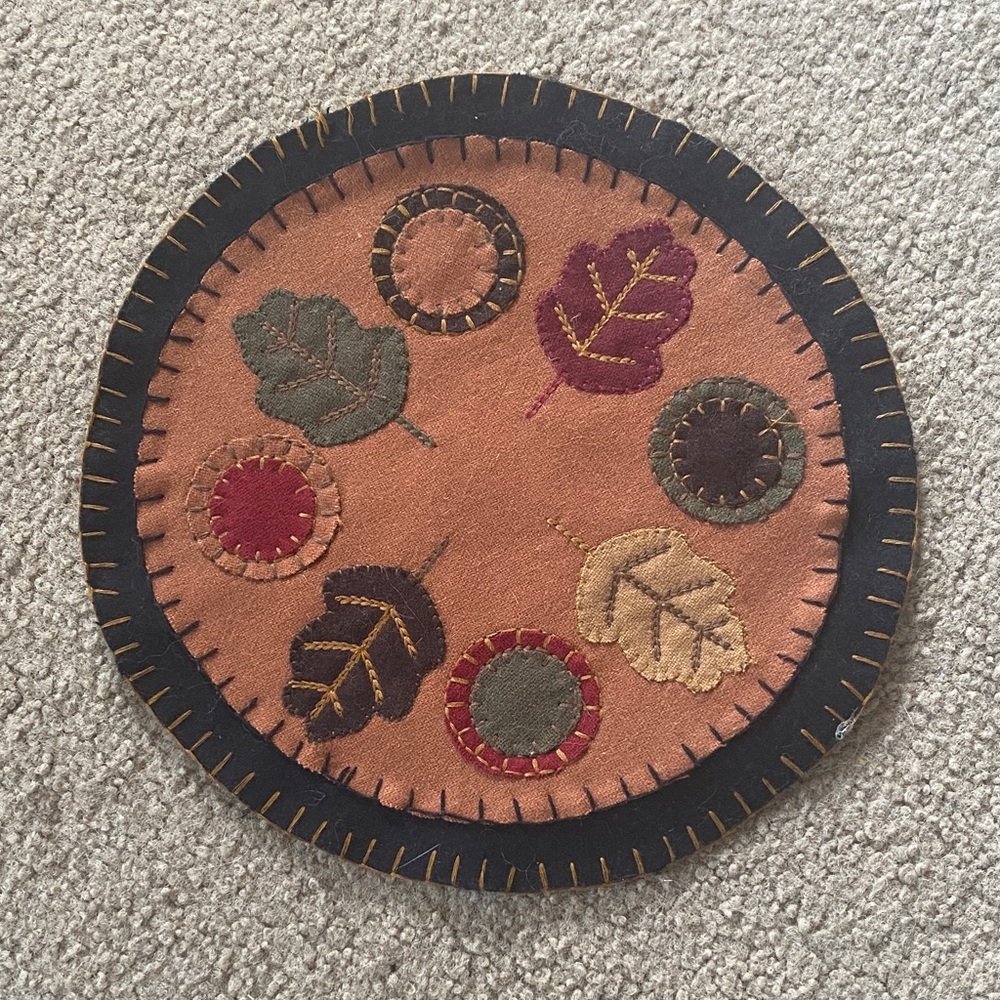 Round Leaf Patterned Fabric Candle Mat